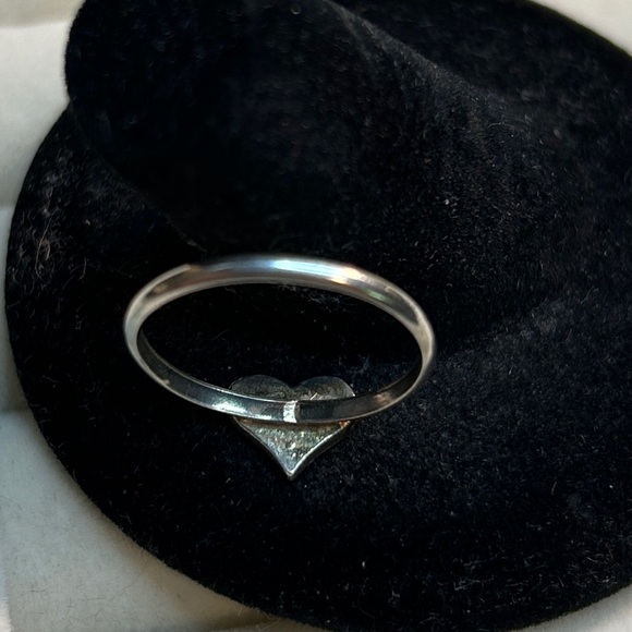 *RARE* VINTAGE UNMARKED STERLING SILVER 80s TURQUOISE HEART RING PINKY RING - Picture 3 of 3